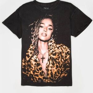 TYLA Blur Close Up Cross Portrait Graphic Unisex T-Shirt Size Medium